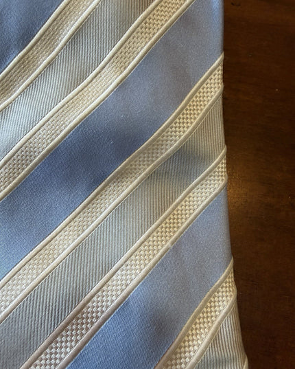 DONALD TRUMP Signature Collection Silk Necktie STRIPED Blue And Silver.