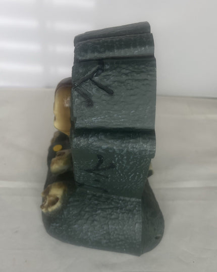 1997 Gemmy Halloween Animated Howlin' Tombstone Gravestone Sings "Hot Hot Hot"