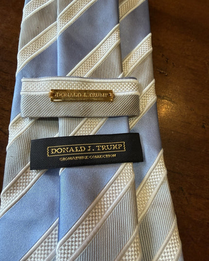 DONALD TRUMP Signature Collection Silk Necktie STRIPED Blue And Silver.