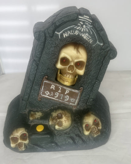 1997 Gemmy Halloween Animated Howlin' Tombstone Gravestone Sings "Hot Hot Hot"