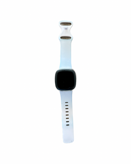 Pre-Owned Fitbit Versa 4 + Charger
